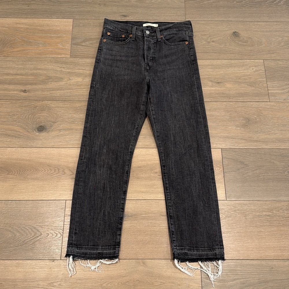 LEVI Well Worn Black Wedgie‎ Straight Button Fly High Rise Raw Hem Jeans Size 28